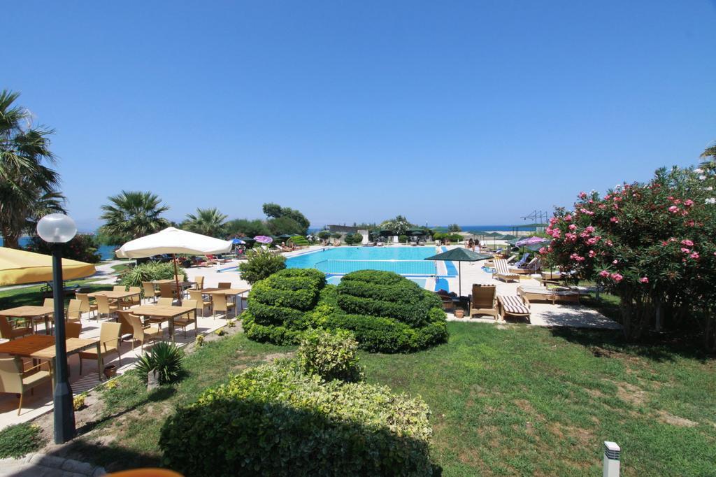 Babaylon Hotel Çeşme Exterior foto
