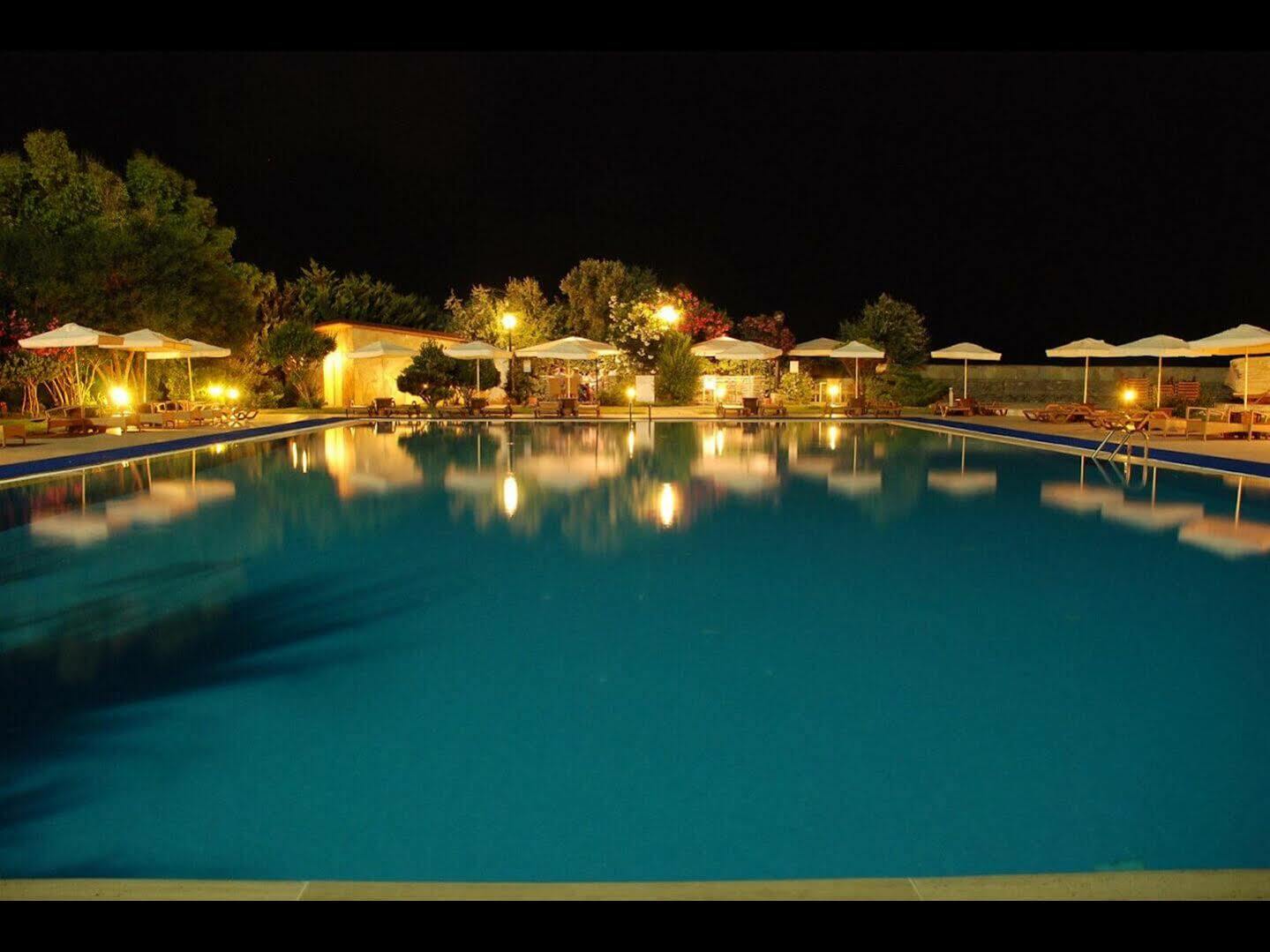Babaylon Hotel Çeşme Exterior foto